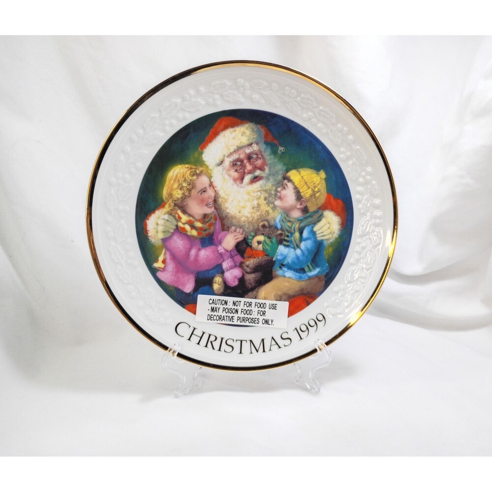 Santas Tender Moments 1999 Avon Christmas Plate
